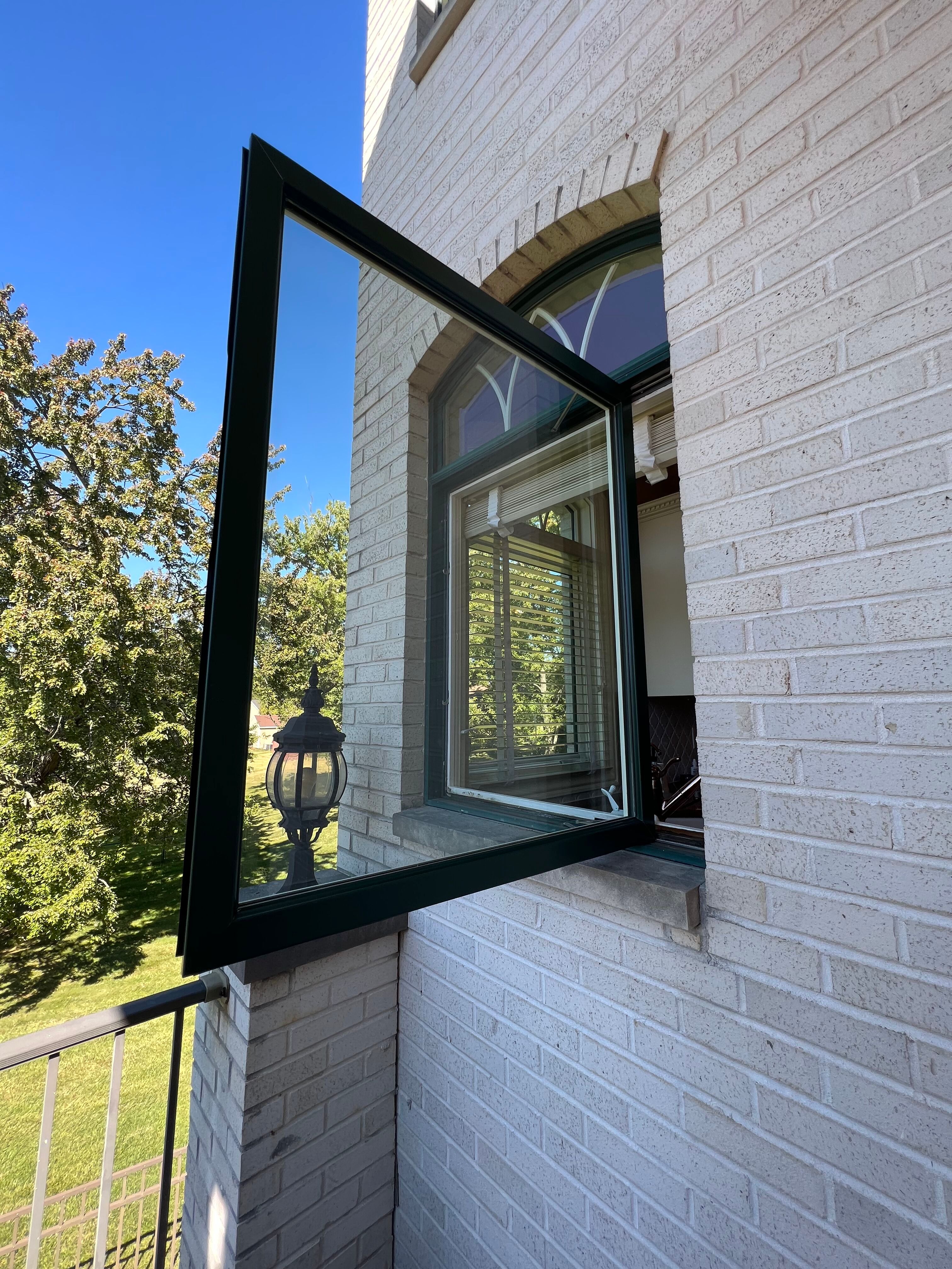 Clear Views and Fresh Beginnings: New Leaf’s Guide to Seamless Window Replacement