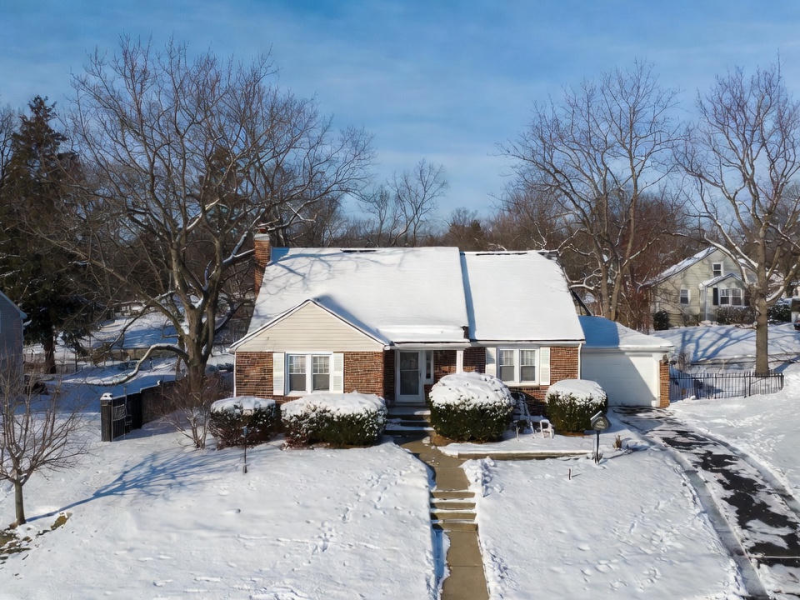 Woodrotblogfeaturedimage - New Leaf Home Repair and Remodeling Cincinnati home with snow on the ground
